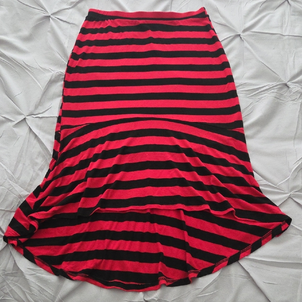 MOD LUSIVE SKIRT